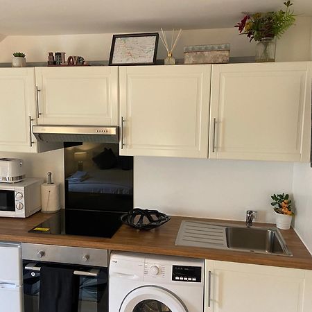 London Studio Self Contained, Newly Furbished Ngoại thất bức ảnh