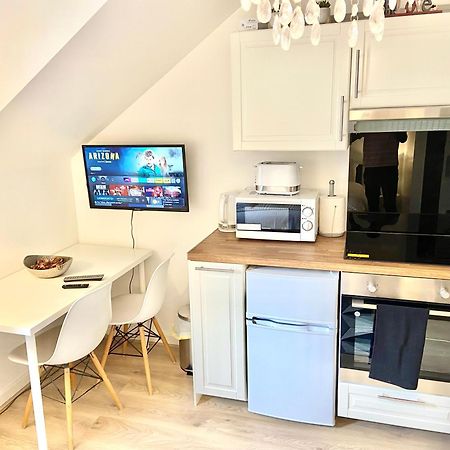 London Studio Self Contained, Newly Furbished Ngoại thất bức ảnh