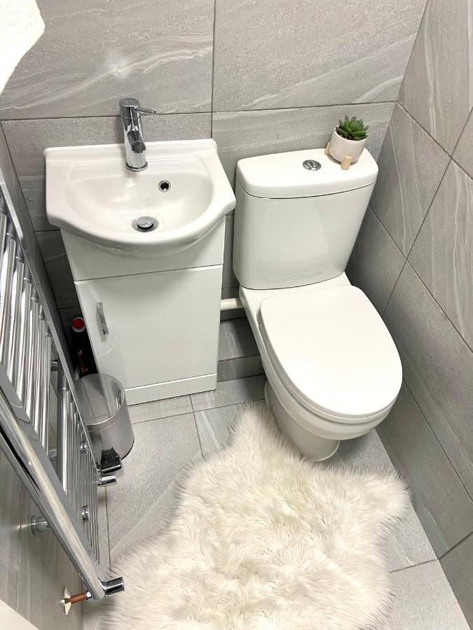 London Studio Self Contained, Newly Furbished Ngoại thất bức ảnh