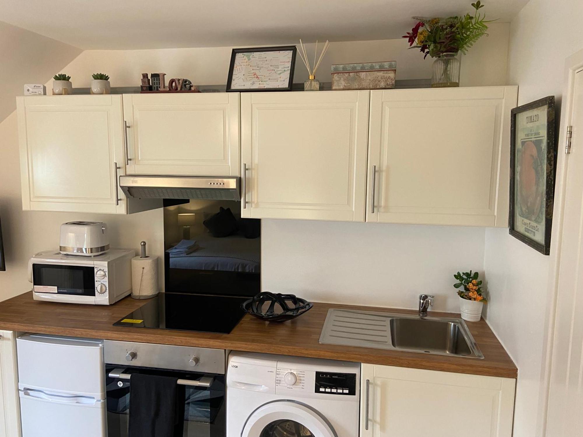 London Studio Self Contained, Newly Furbished Ngoại thất bức ảnh