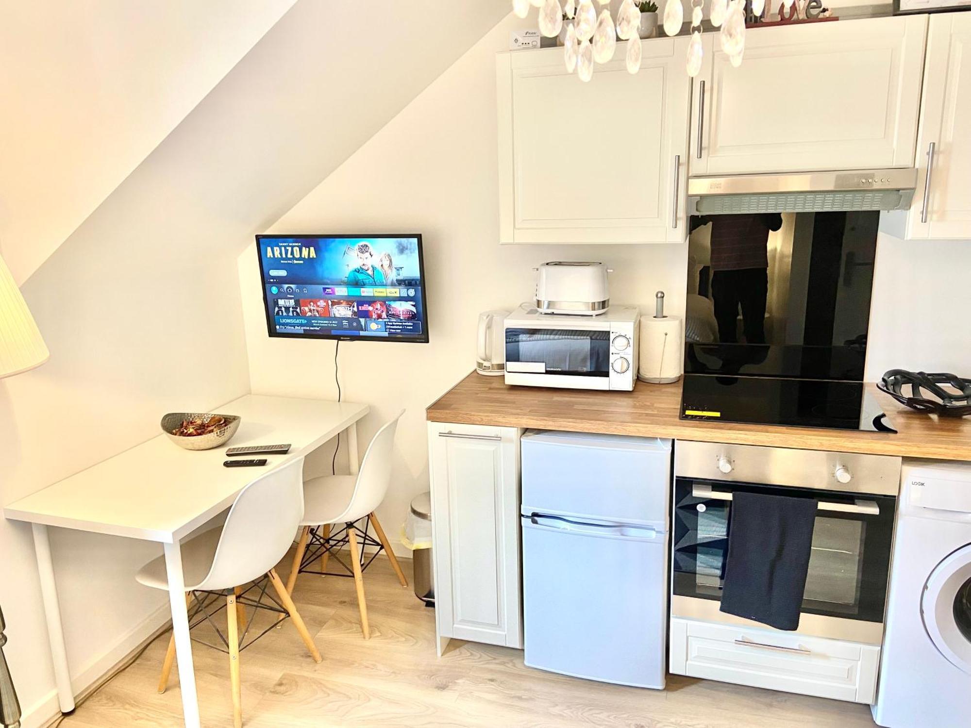 London Studio Self Contained, Newly Furbished Ngoại thất bức ảnh